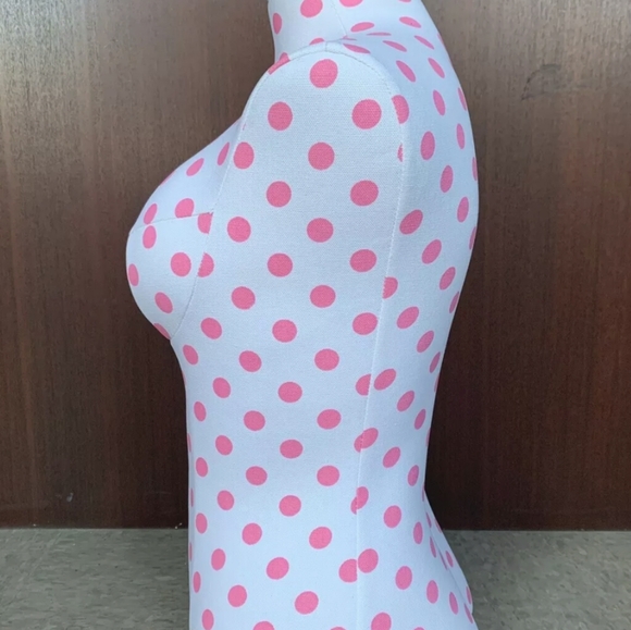 💕VS Pink Manniquin - Picture 2 of 3